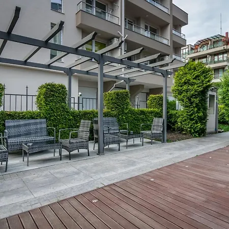 Cozy One-bedroom In Night Breeze *