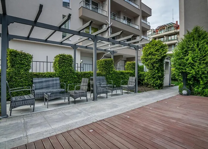 Cozy One-bedroom In Night Breeze *