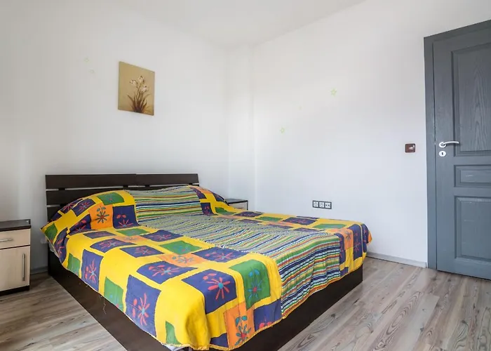 Cozy One-bedroom In Night Breeze Apartament *