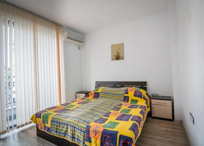 Cozy One-bedroom In Night Breeze Apartament *